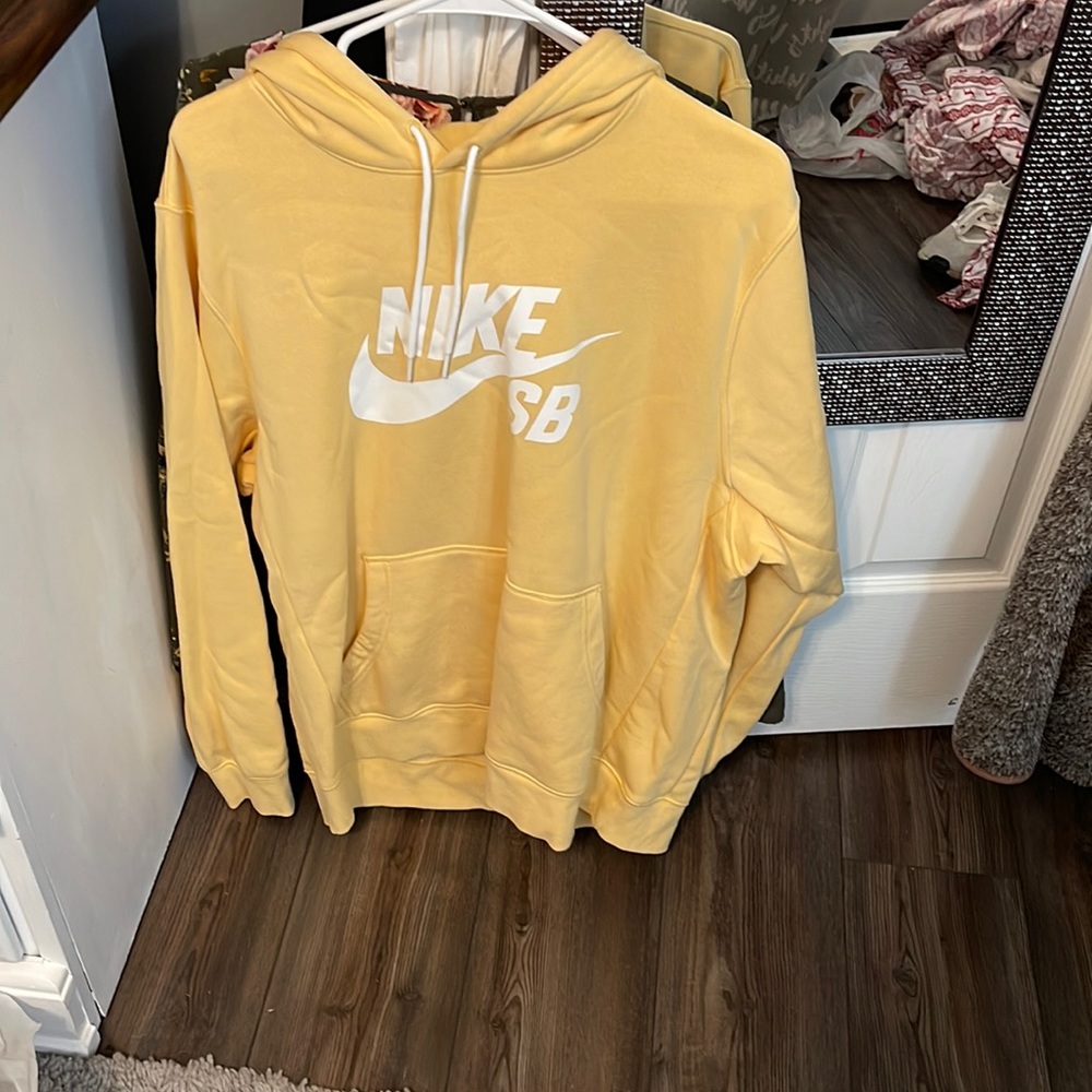 nike sweatshirt
